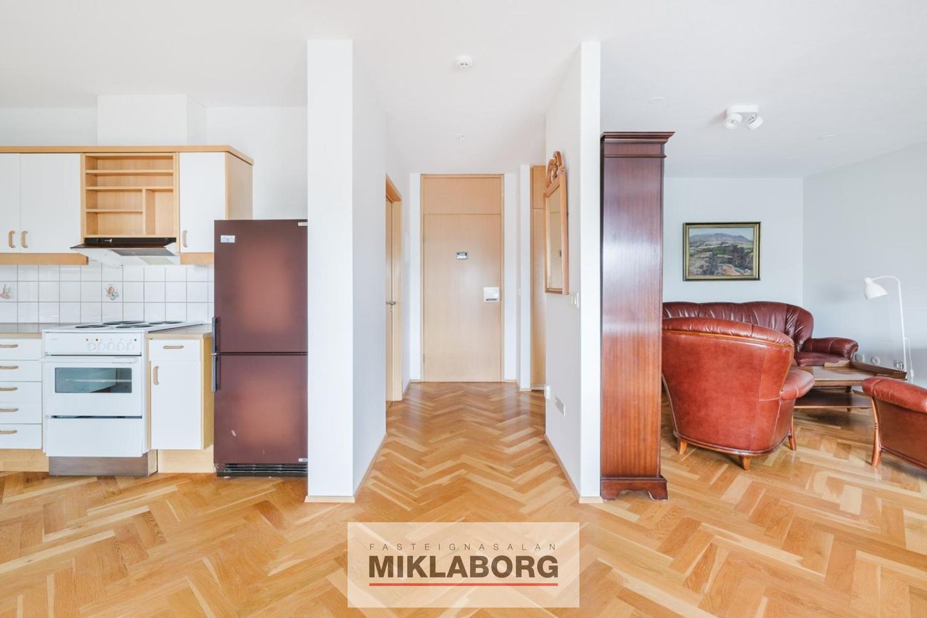 Hvassaleiti 56, 103 Reykjavík