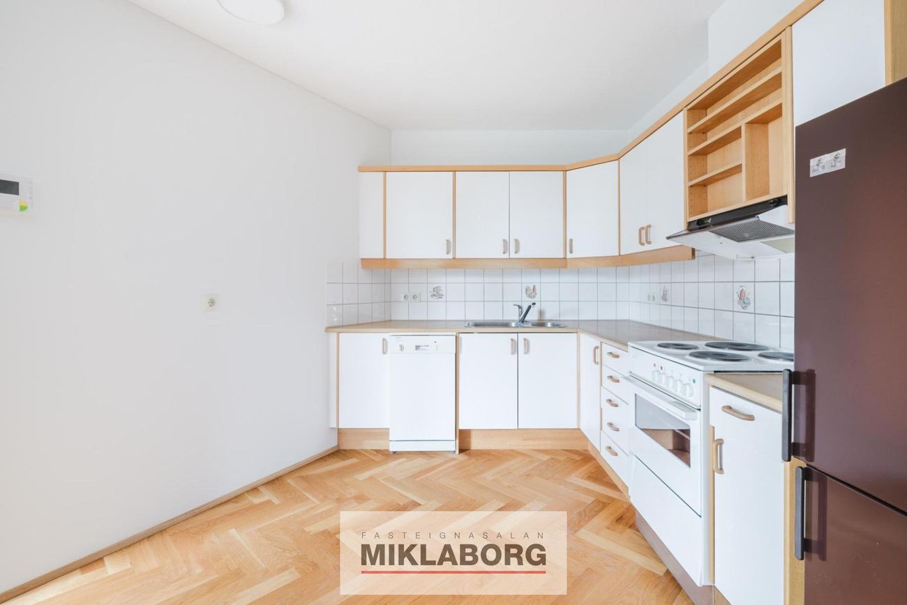 Hvassaleiti 56, 103 Reykjavík