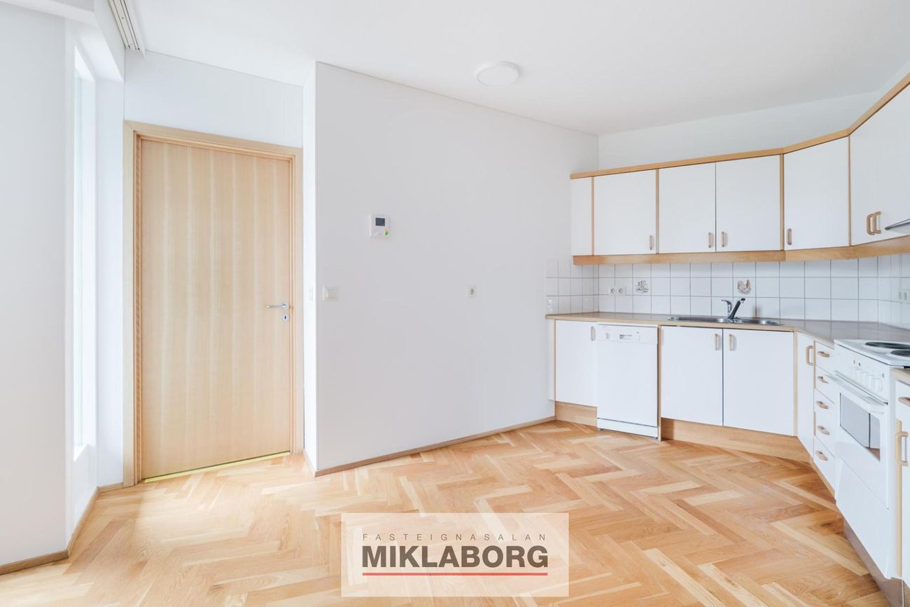 Hvassaleiti 56, 103 Reykjavík