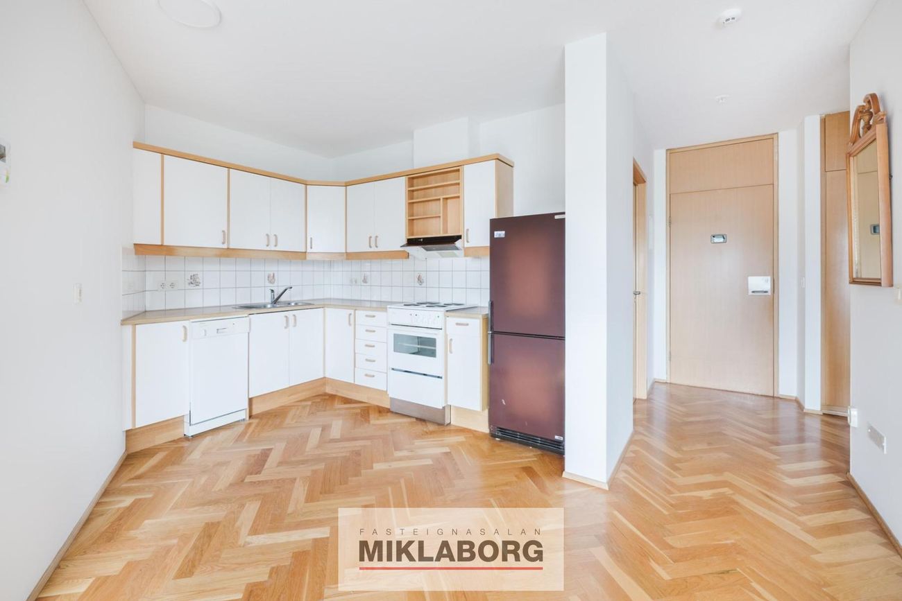 Hvassaleiti 56, 103 Reykjavík