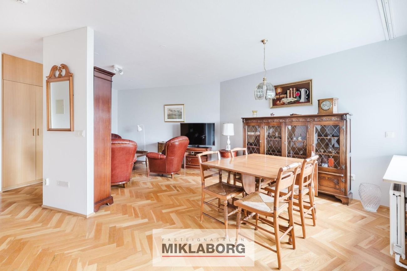 Hvassaleiti 56, 103 Reykjavík