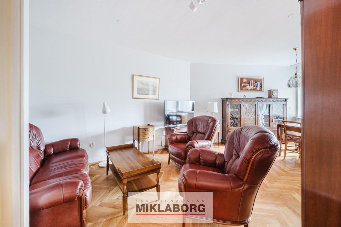 Hvassaleiti 56, 103 Reykjavík