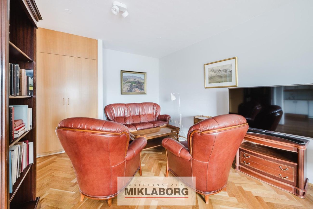 Hvassaleiti 56, 103 Reykjavík