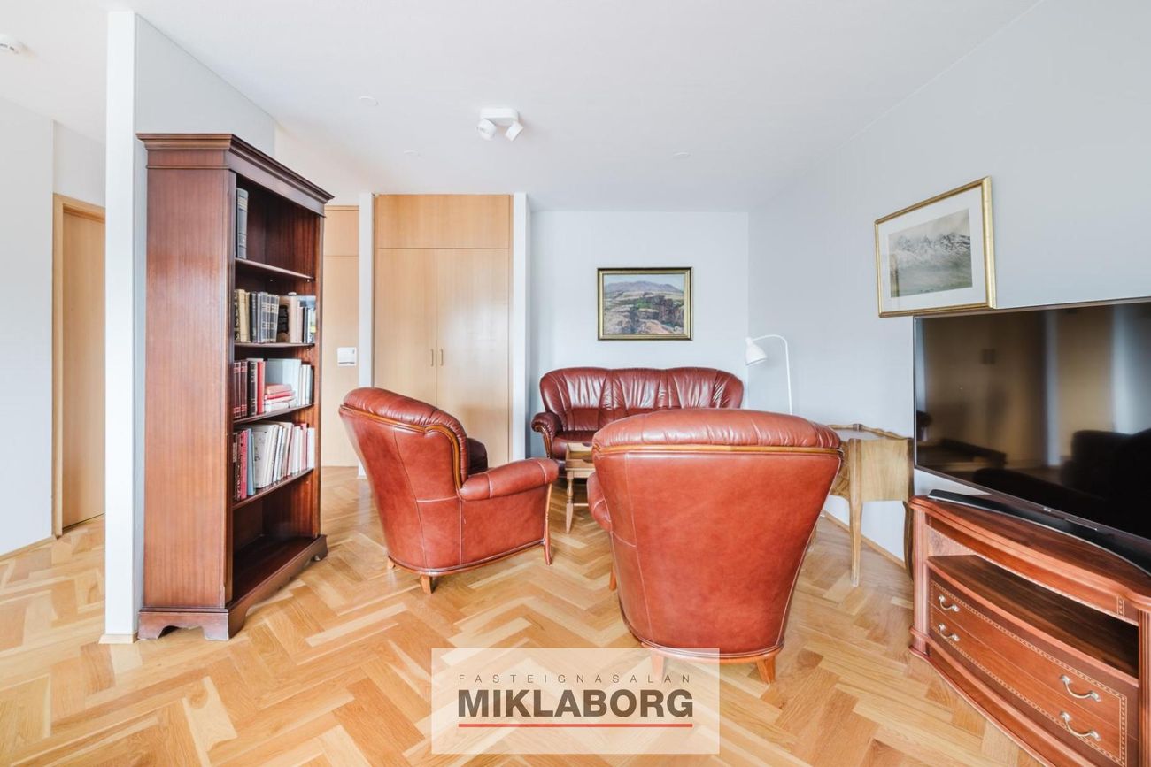 Hvassaleiti 56, 103 Reykjavík