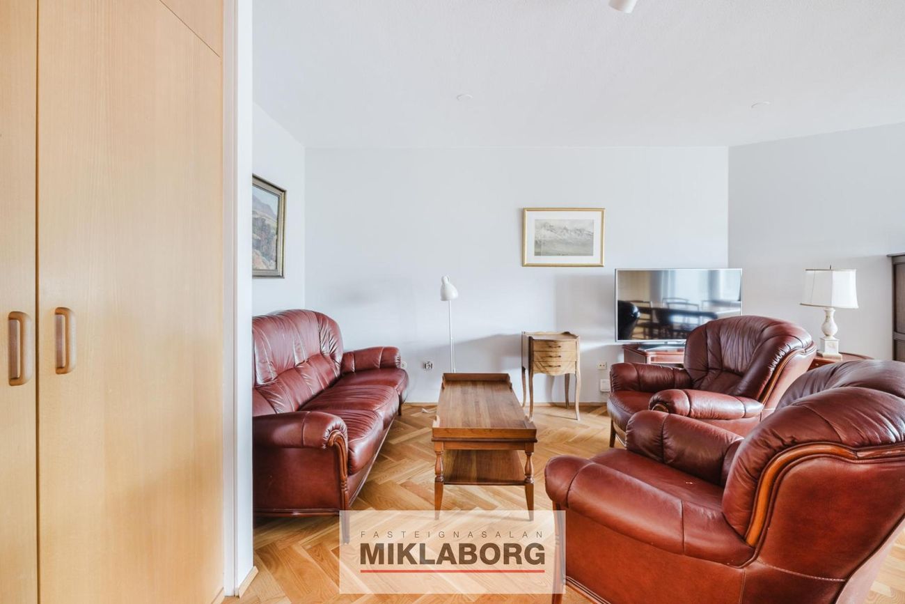 Hvassaleiti 56, 103 Reykjavík