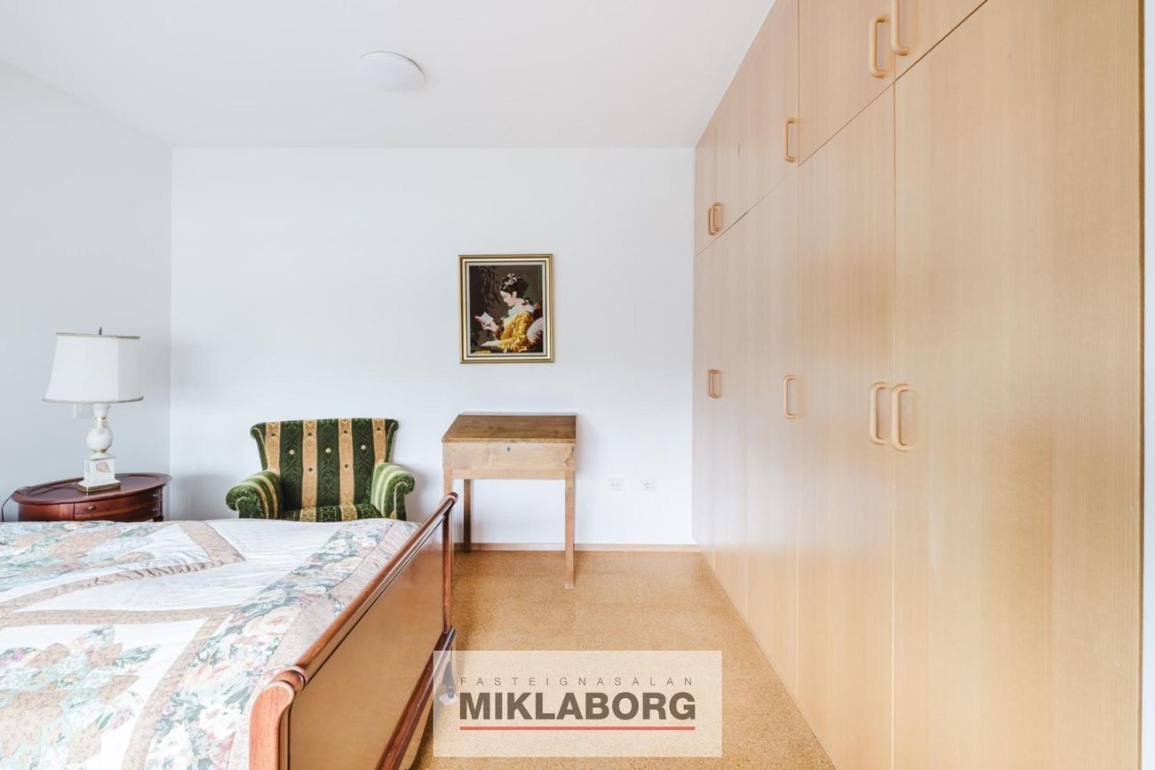 Hvassaleiti 56, 103 Reykjavík