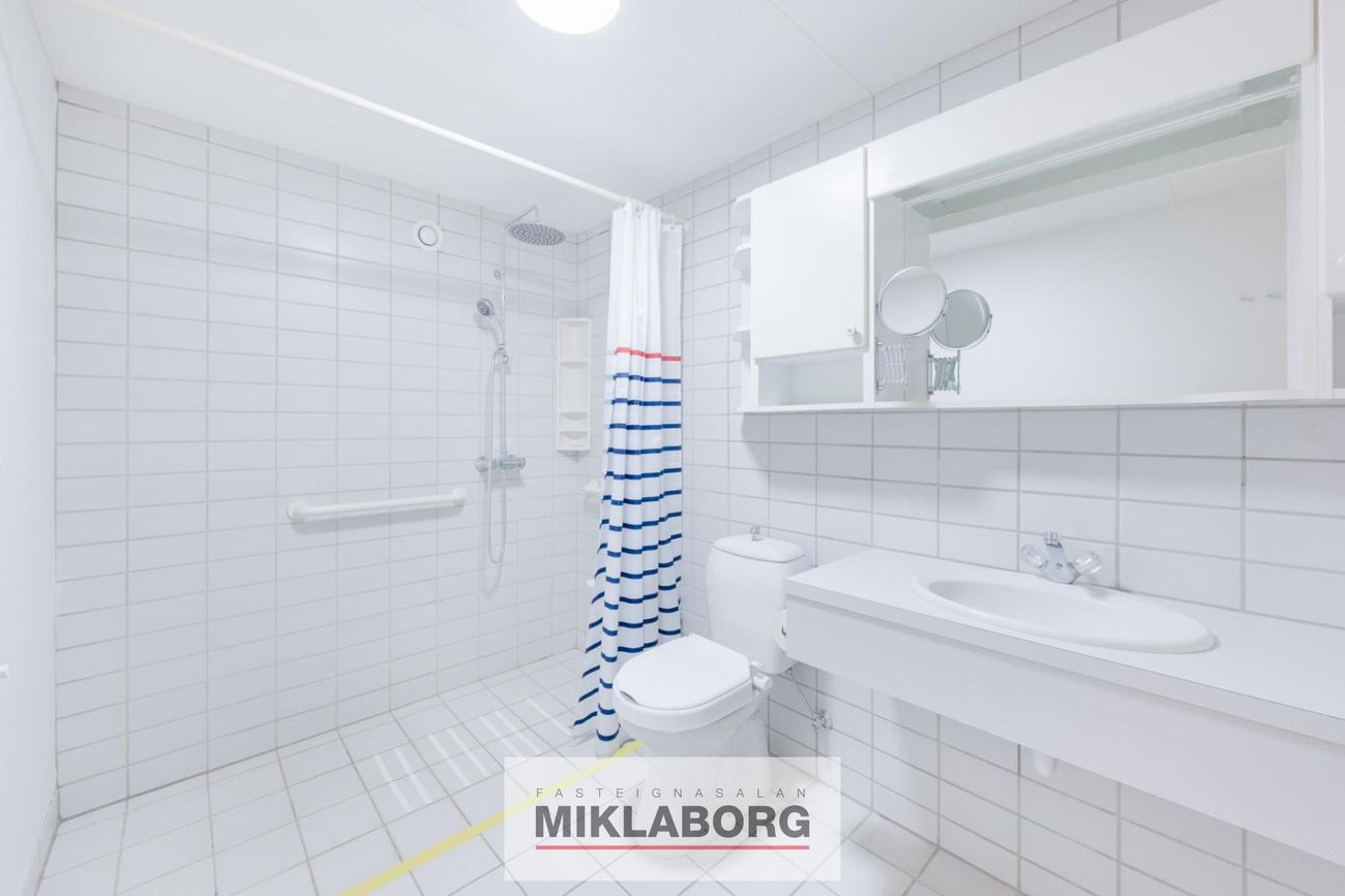 Hvassaleiti 56, 103 Reykjavík