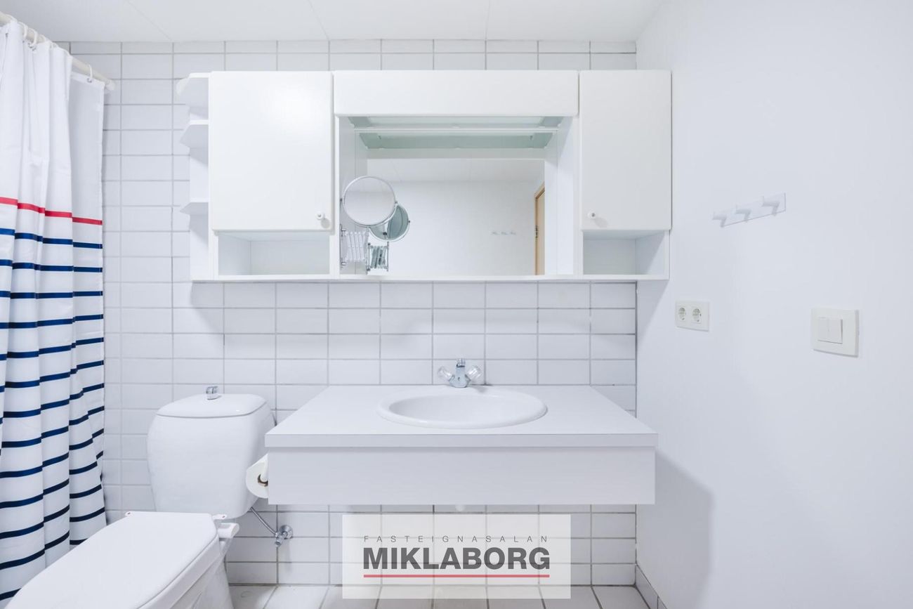 Hvassaleiti 56, 103 Reykjavík