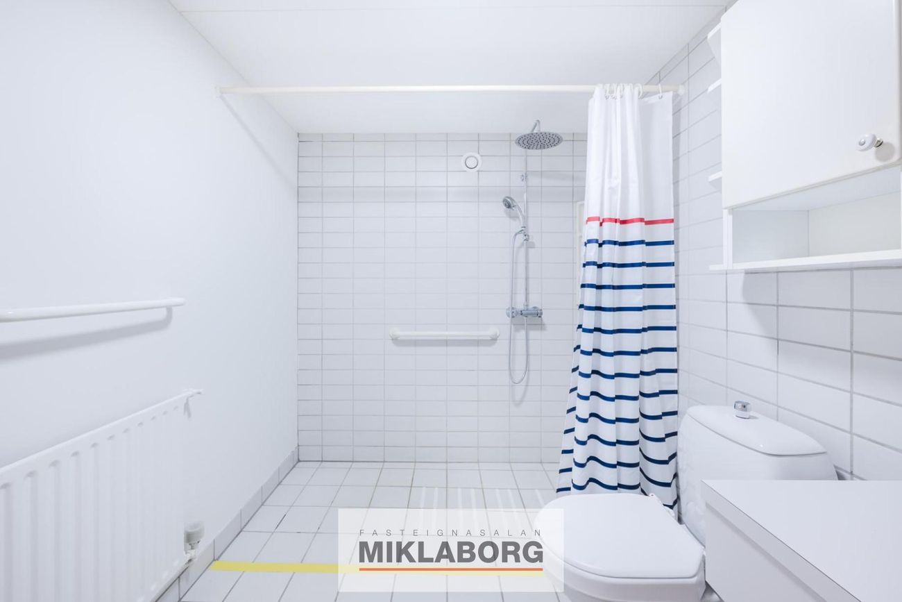 Hvassaleiti 56, 103 Reykjavík