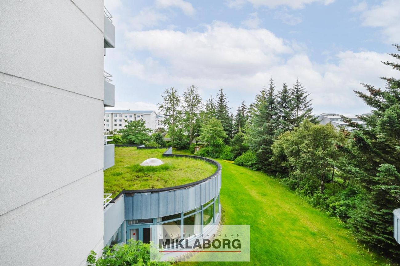 Hvassaleiti 56, 103 Reykjavík