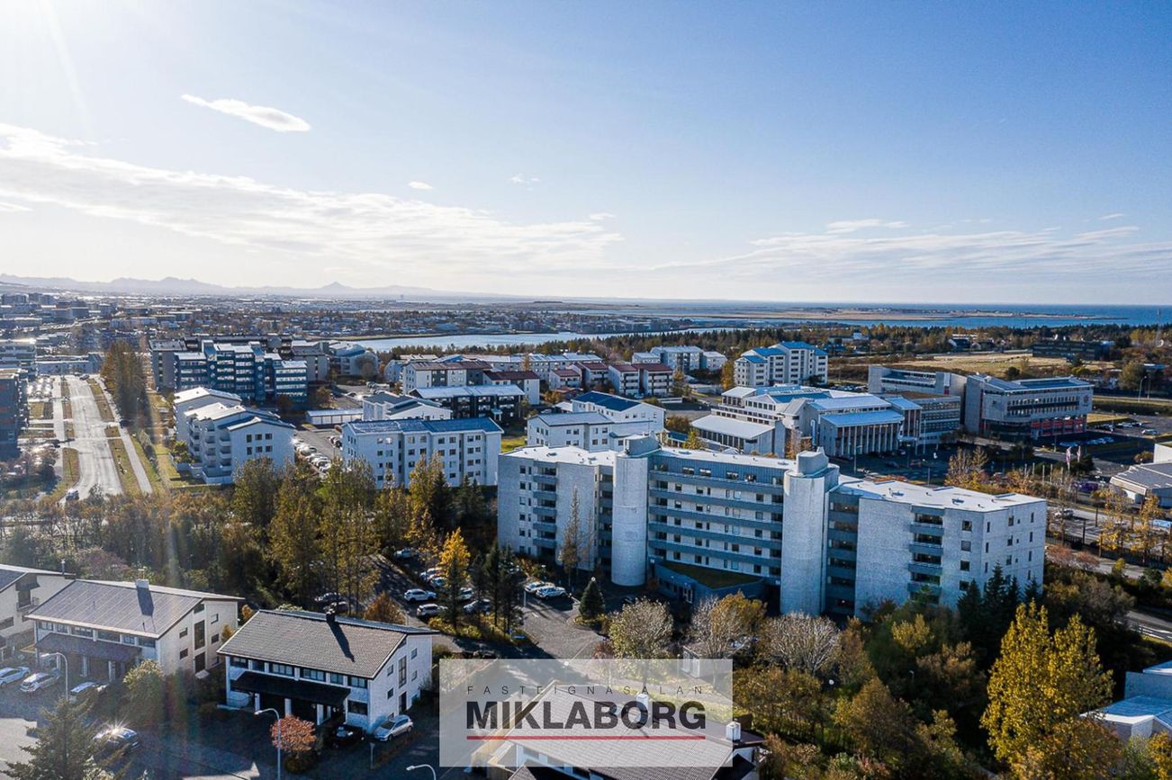 Hvassaleiti 56, 103 Reykjavík