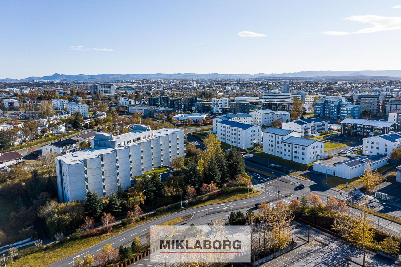 Hvassaleiti 56, 103 Reykjavík