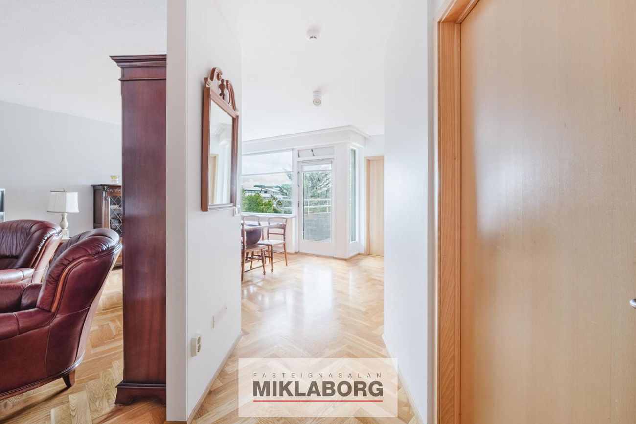 Hvassaleiti 56, 103 Reykjavík