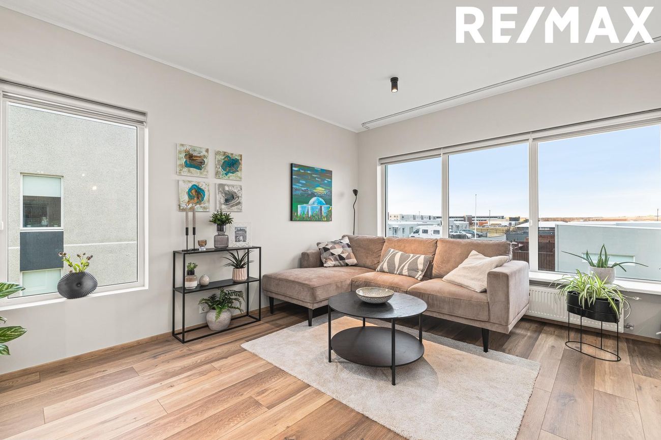 Skólabraut 3, 260 Reykjanesbær