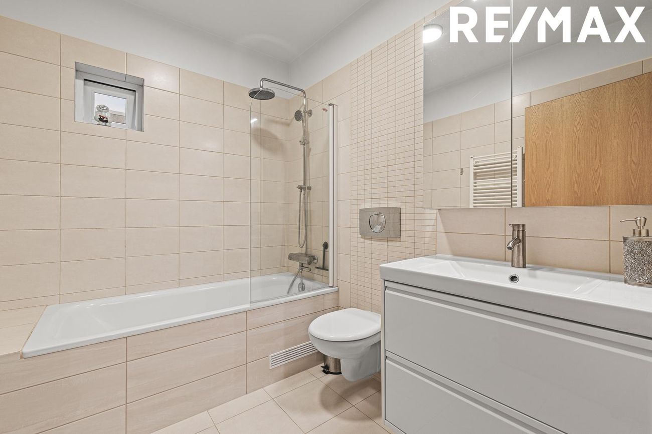 Skólabraut 3, 260 Reykjanesbær