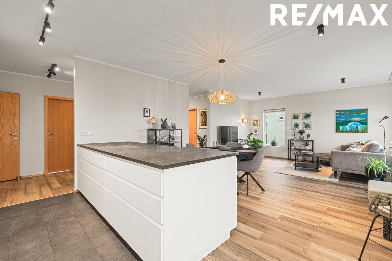 Skólabraut 3, 260 Reykjanesbær