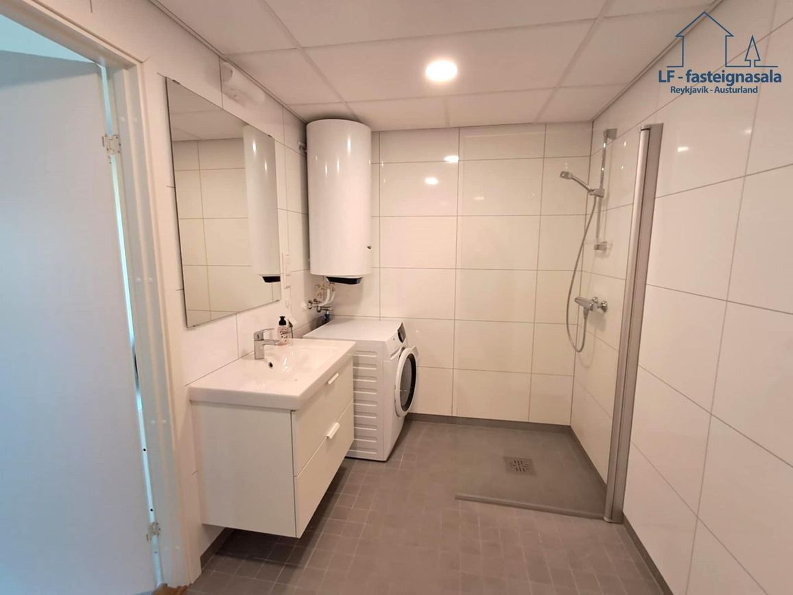 Hafnarbraut 40, 740 Fjarða