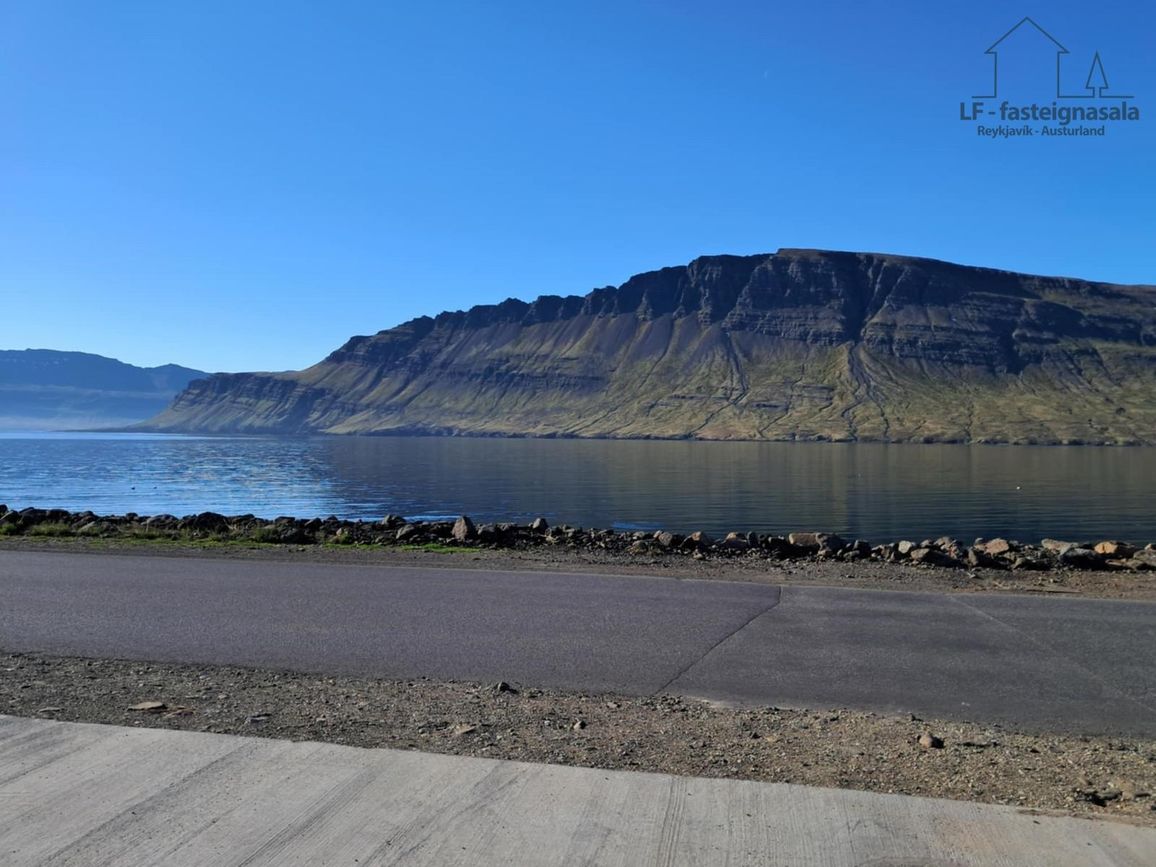 Hafnarbraut 40, 740 Fjarða