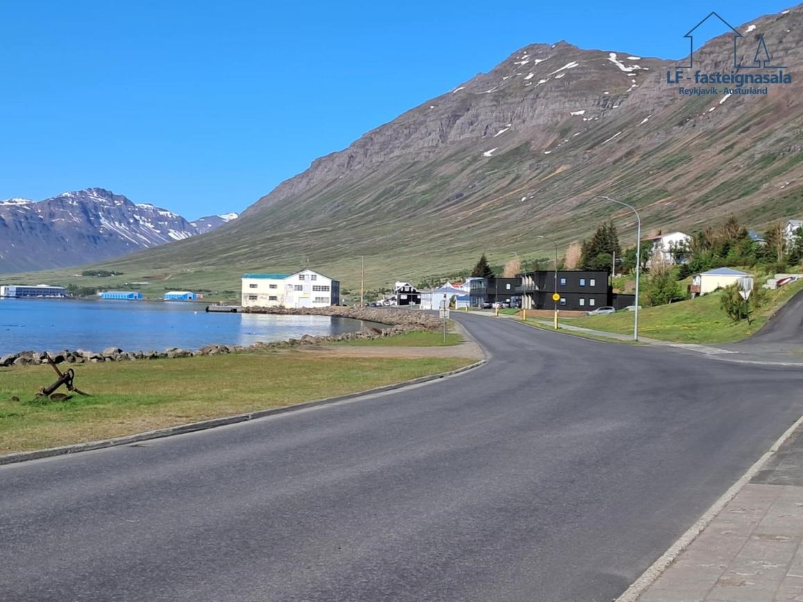 Hafnarbraut 40, 740 Fjarða