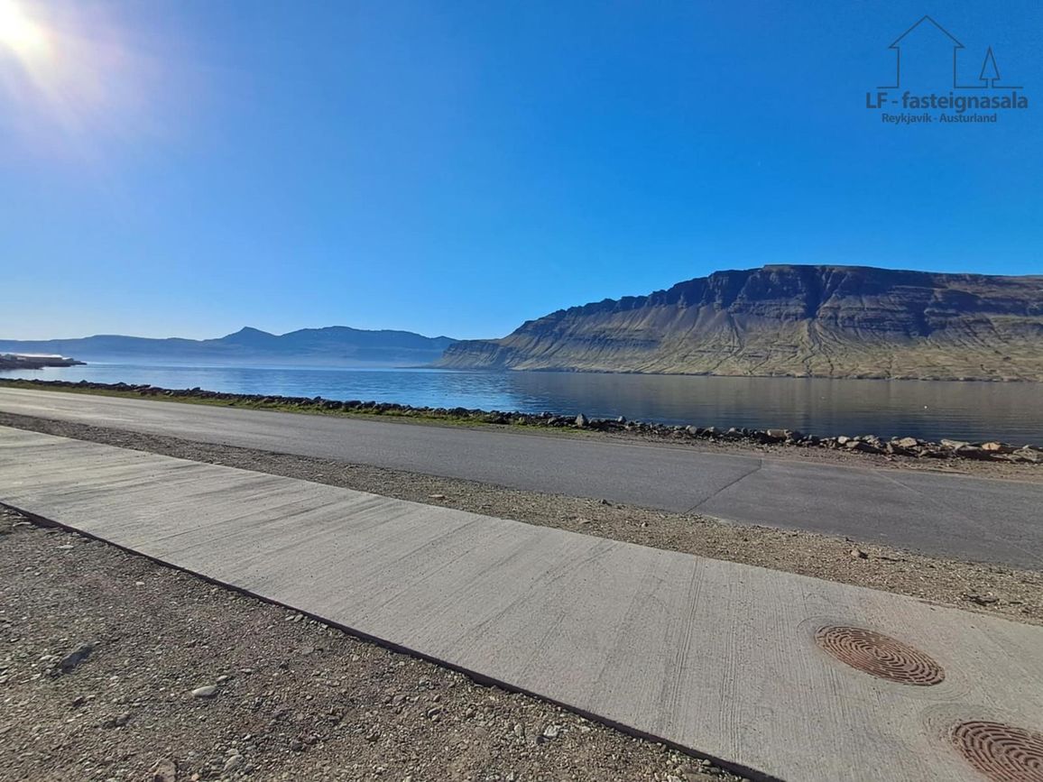 Hafnarbraut 40, 740 Fjarða