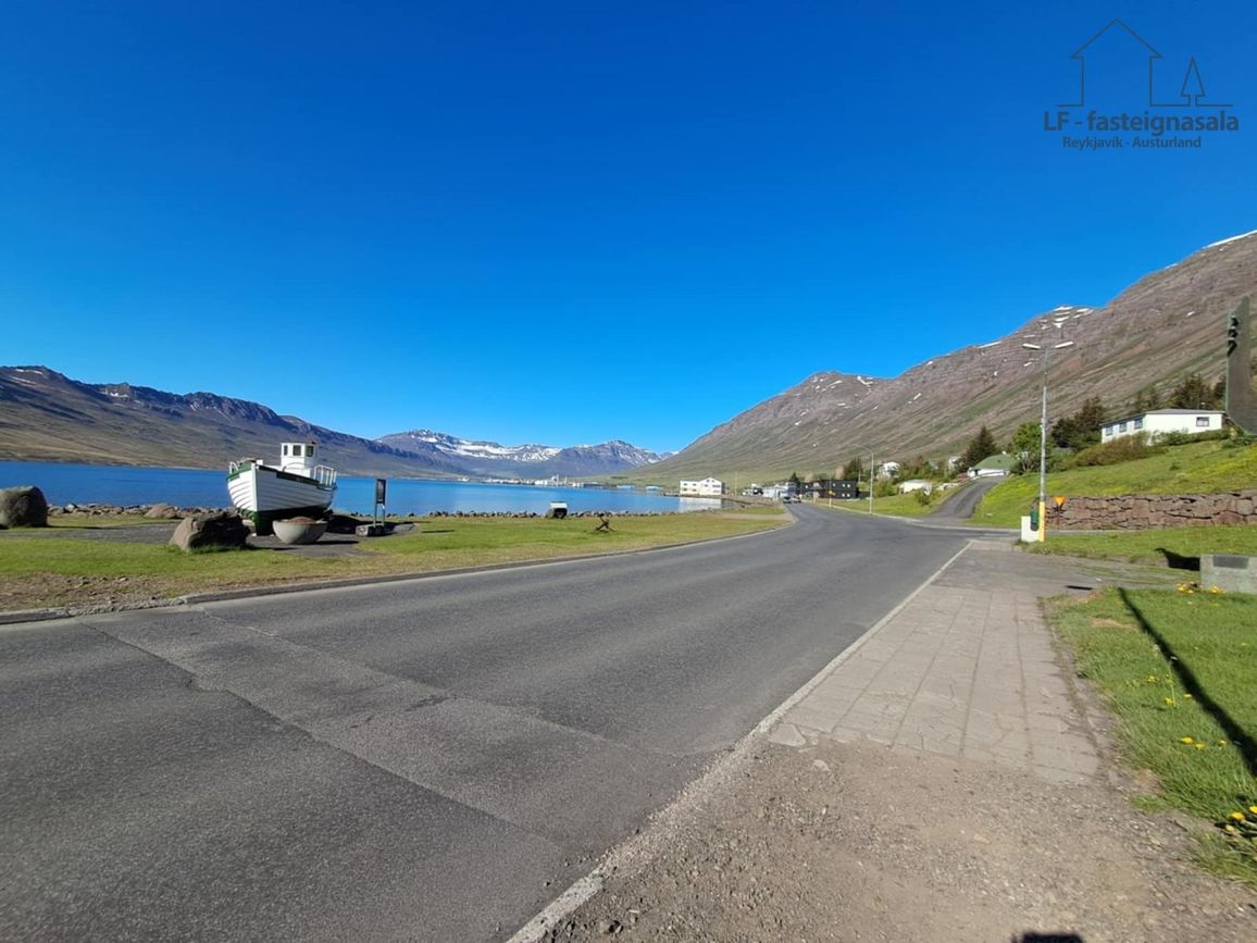 Hafnarbraut 40, 740 Fjarða