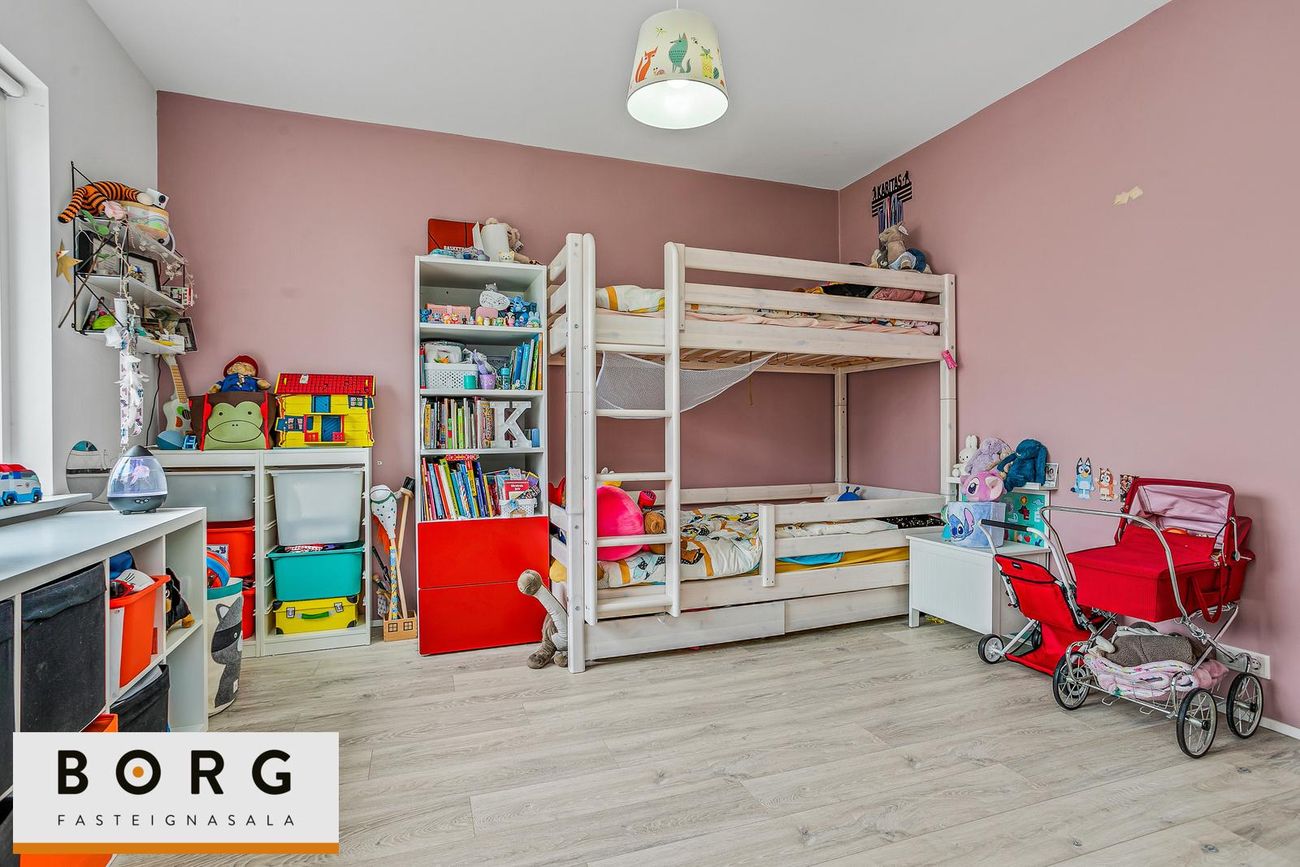 Holtsvegur 9, 210 Garðabær