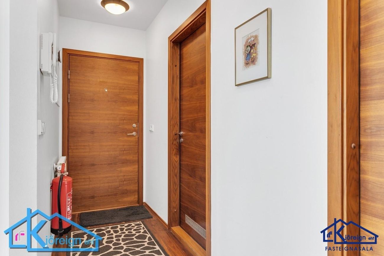 Laugavegur 103, 105 Reykjavík