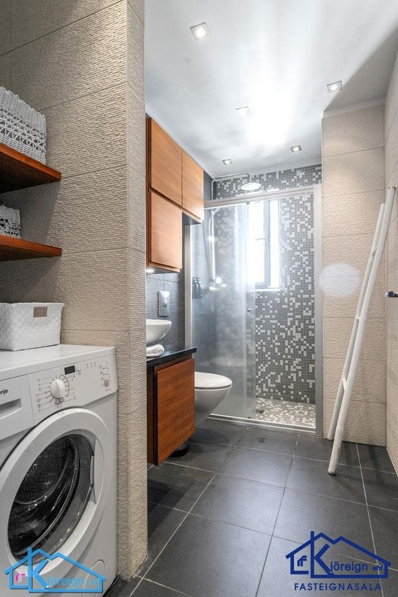 Laugavegur 103, 105 Reykjavík