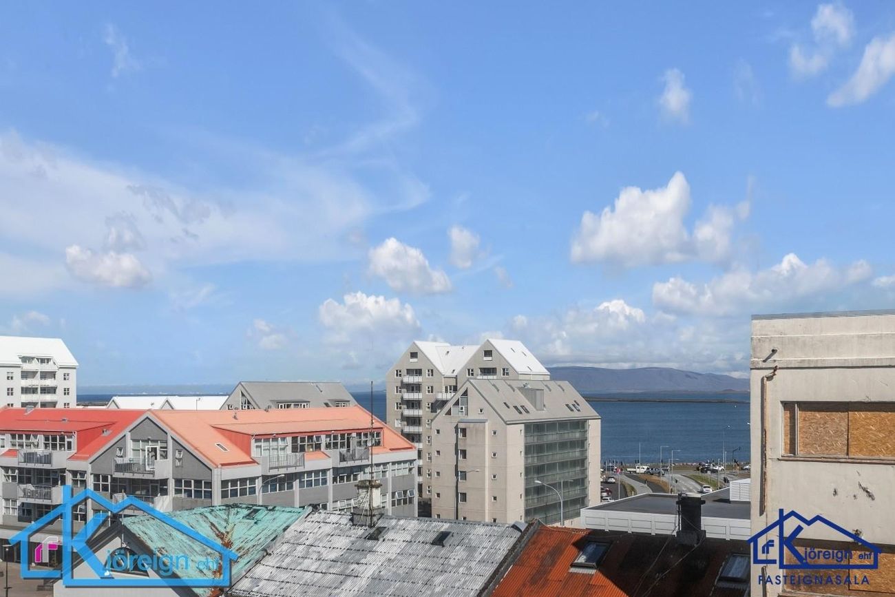 Laugavegur 103, 105 Reykjavík