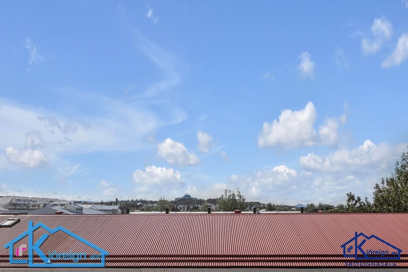 Laugavegur 103, 105 Reykjavík