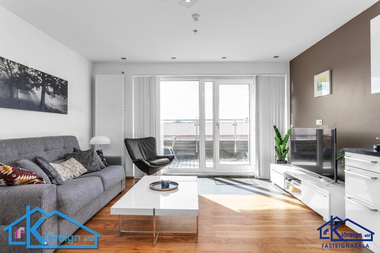 Laugavegur 103, 105 Reykjavík