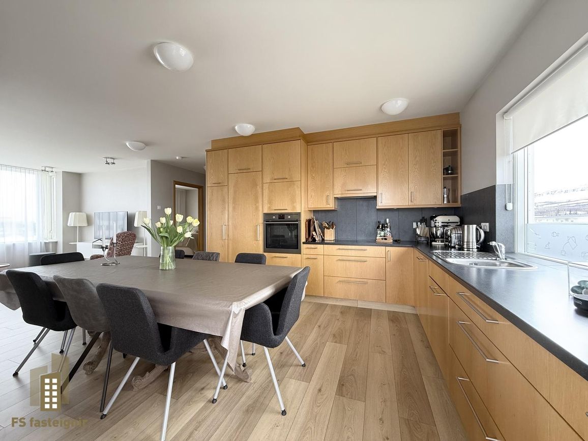 Jaðarstún 12, 600 Akureyri