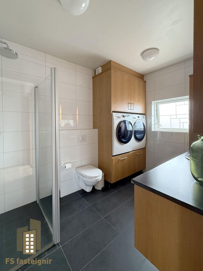 Jaðarstún 12, 600 Akureyri