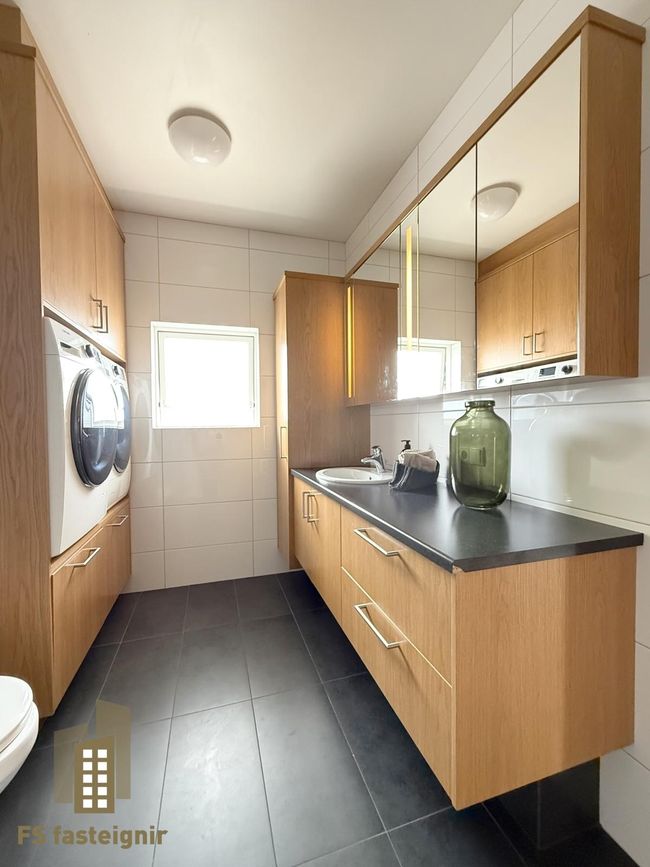 Jaðarstún 12, 600 Akureyri