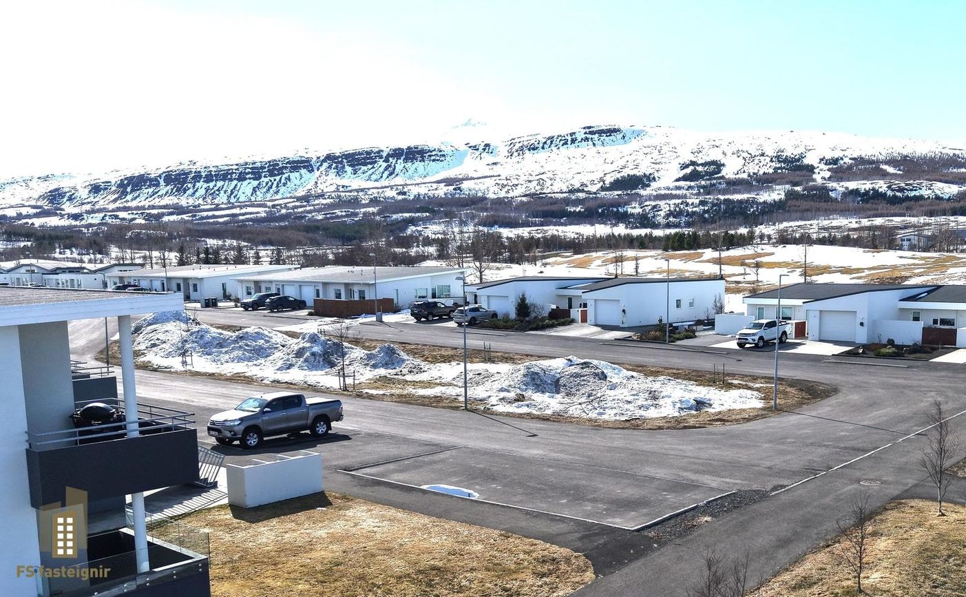 Jaðarstún 12, 600 Akureyri