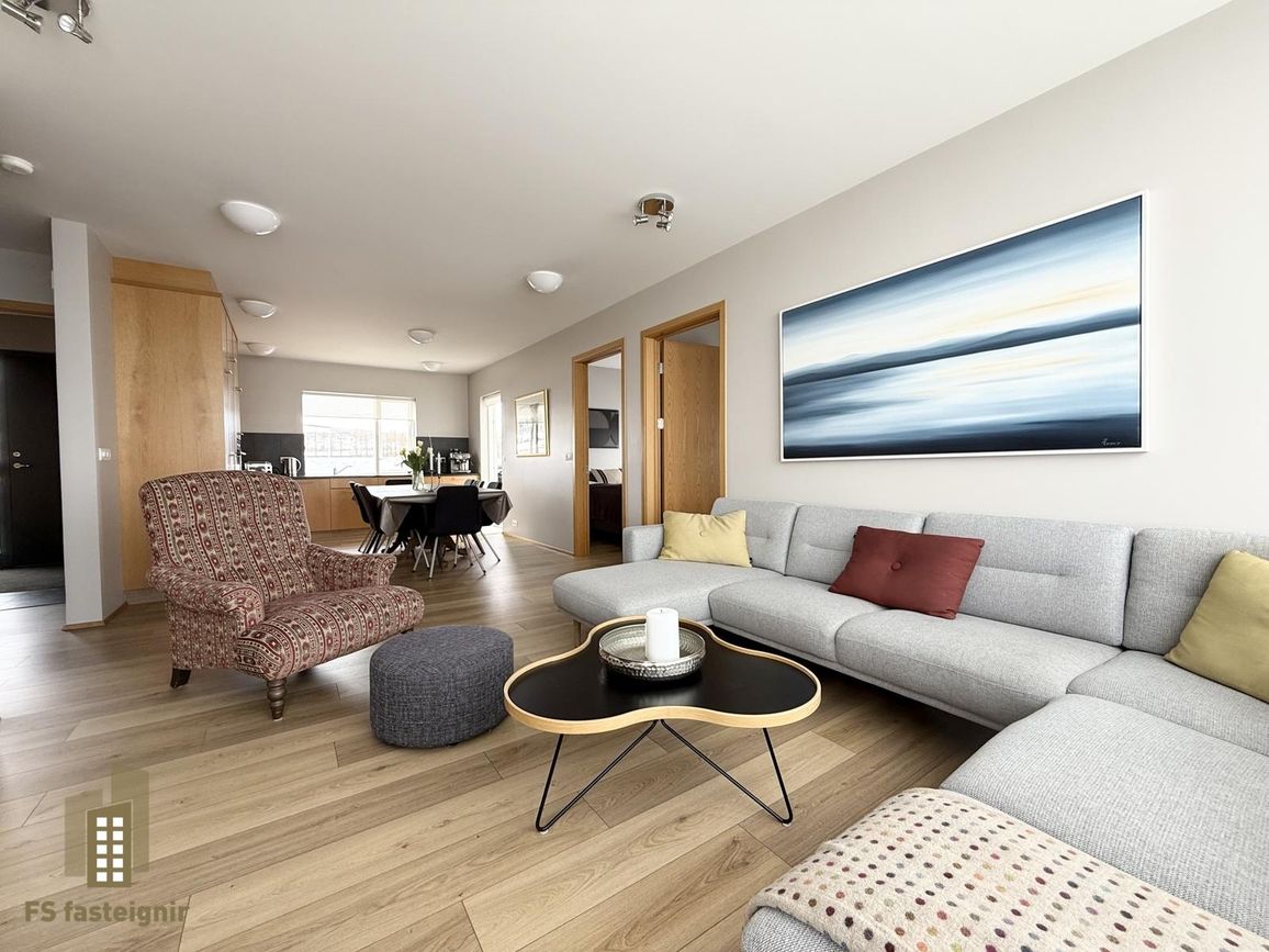 Jaðarstún 12, 600 Akureyri