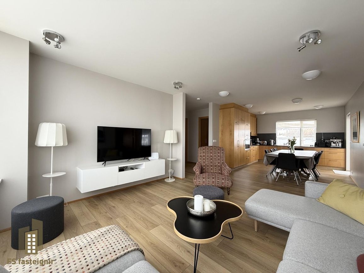 Jaðarstún 12, 600 Akureyri