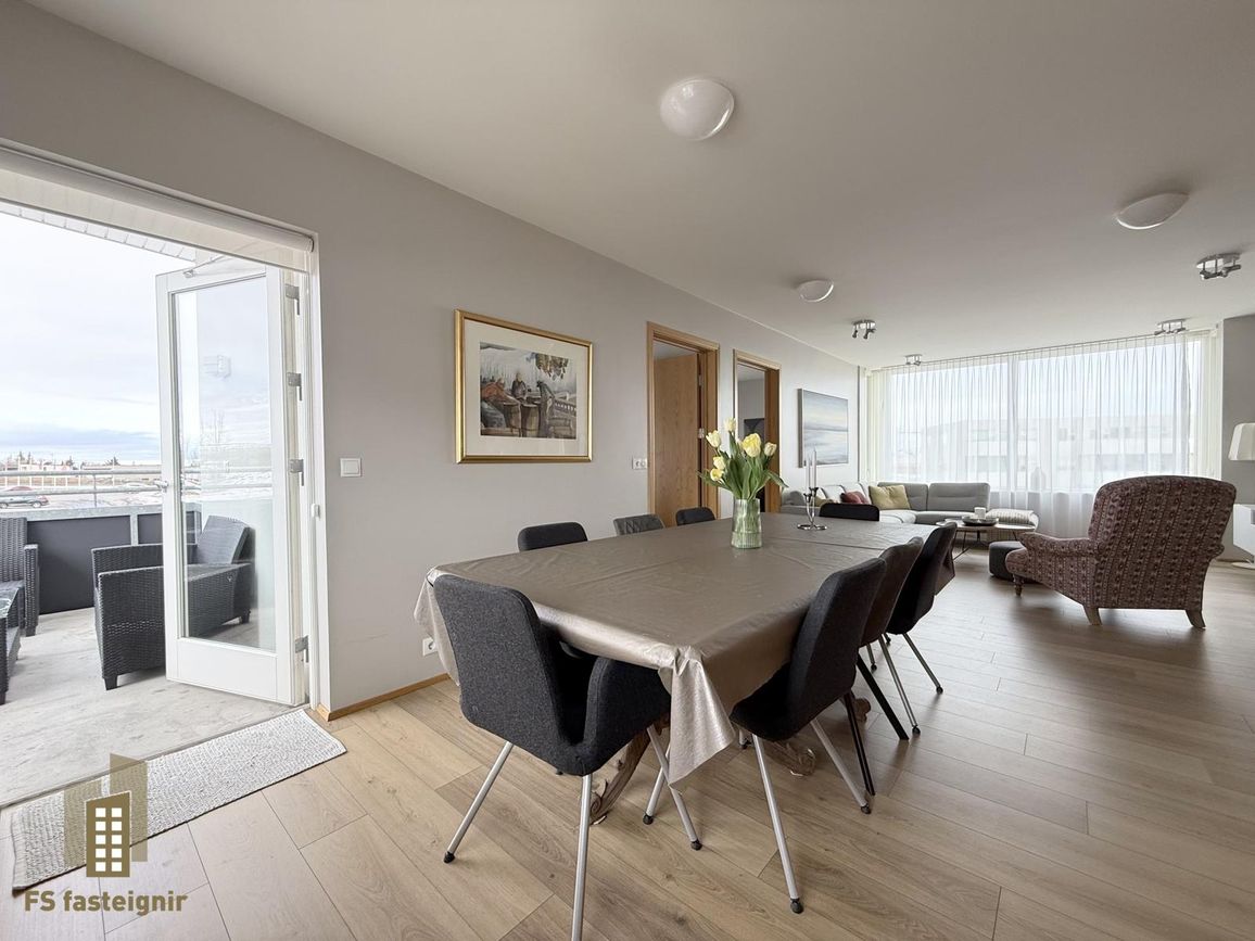 Jaðarstún 12, 600 Akureyri