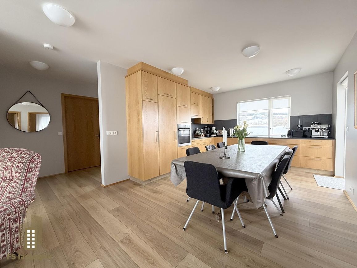 Jaðarstún 12, 600 Akureyri