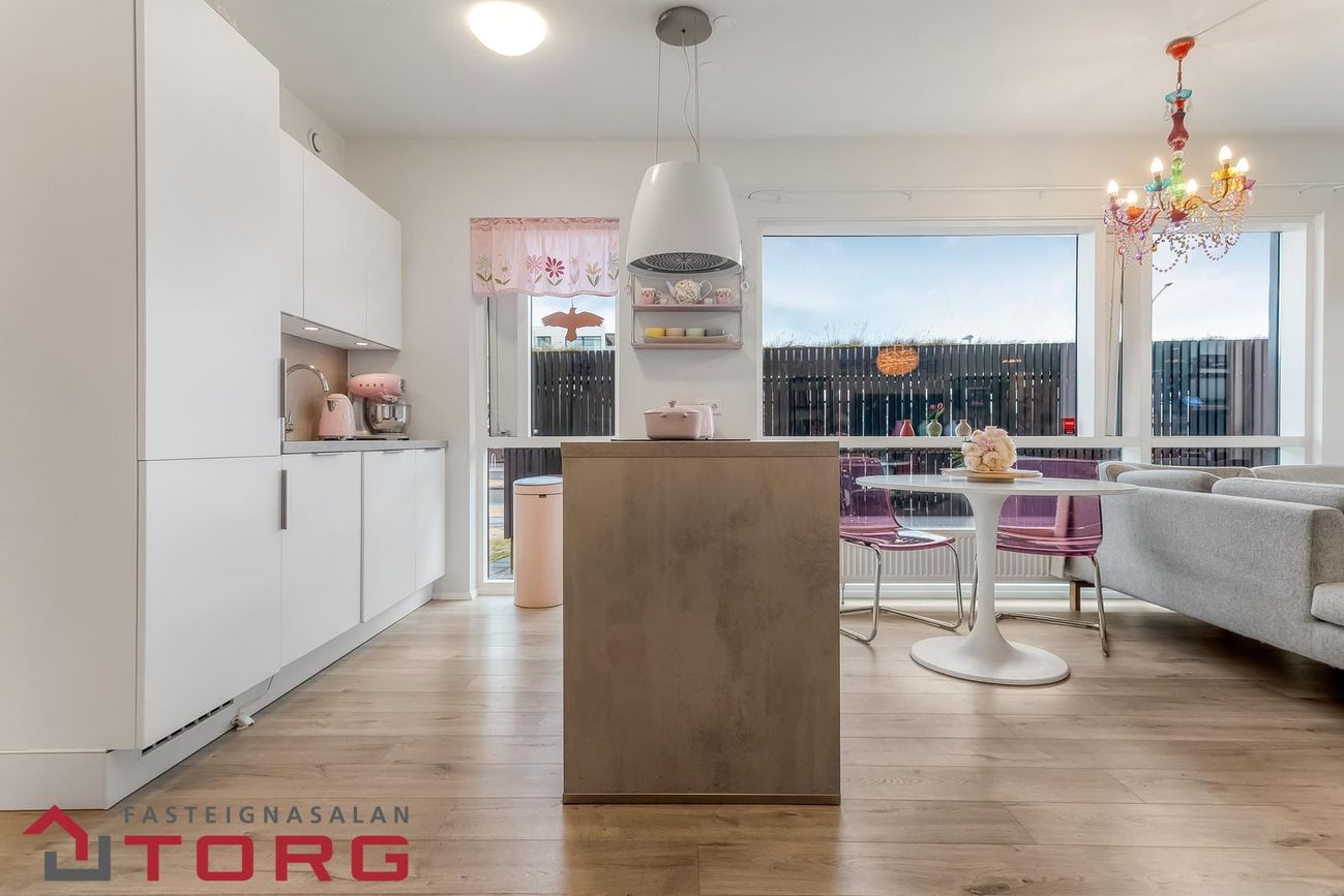 Efstaleiti 11, 103 Reykjavík
