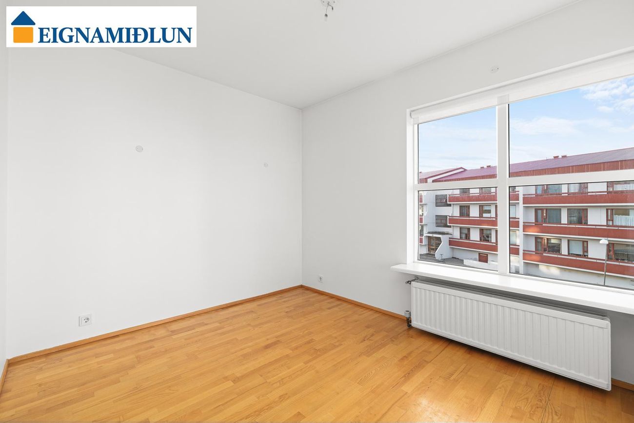 Bárugrandi 11, 107 Reykjavík