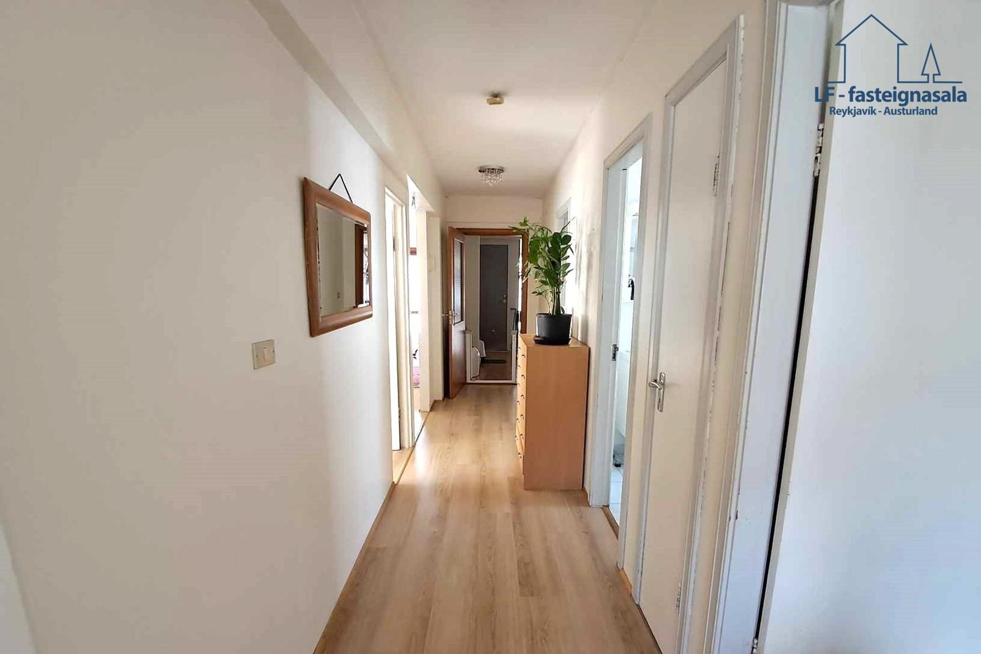 Strandgata 55, 735 Fjarða