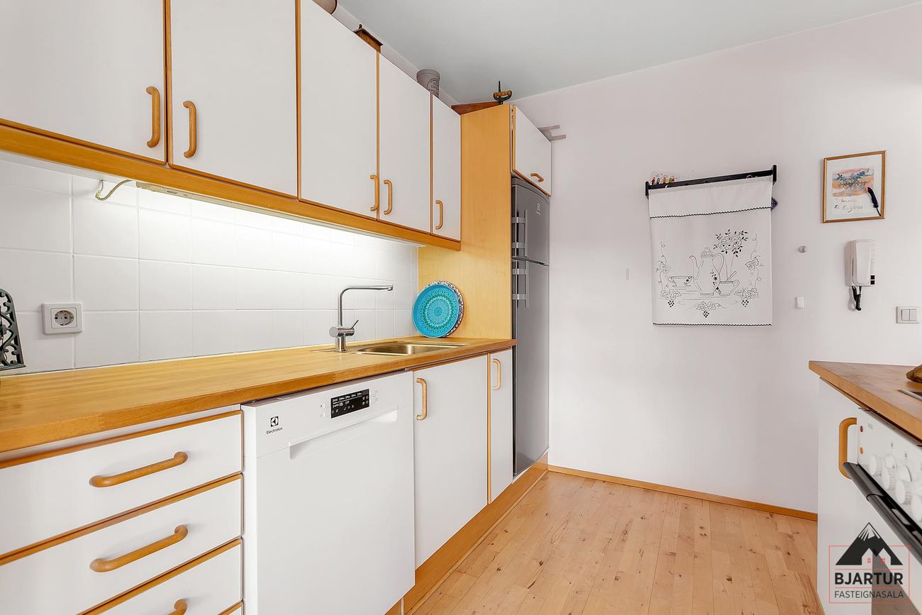 Bárugrandi 11, 107 Reykjavík