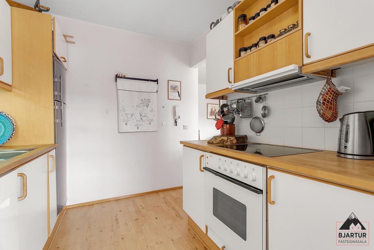Bárugrandi 11, 107 Reykjavík