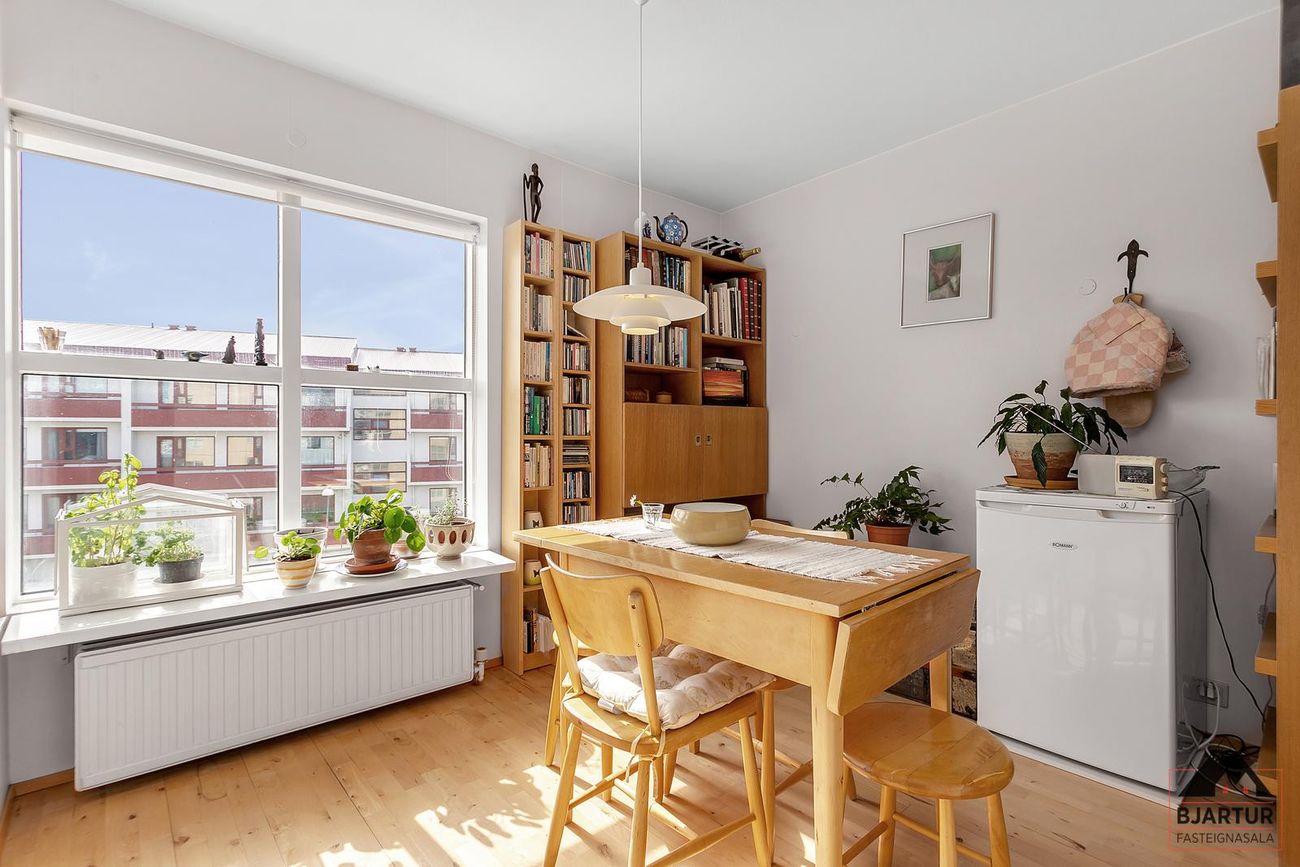 Bárugrandi 11, 107 Reykjavík