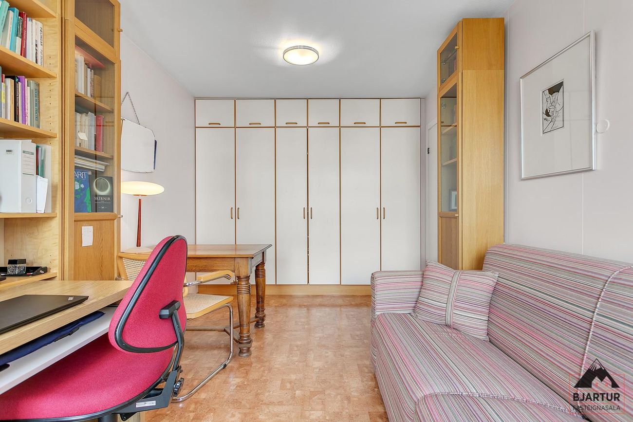 Bárugrandi 11, 107 Reykjavík