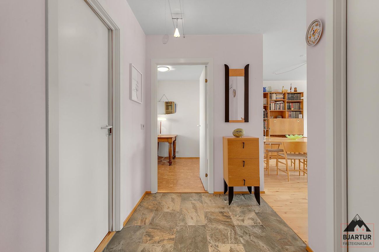 Bárugrandi 11, 107 Reykjavík