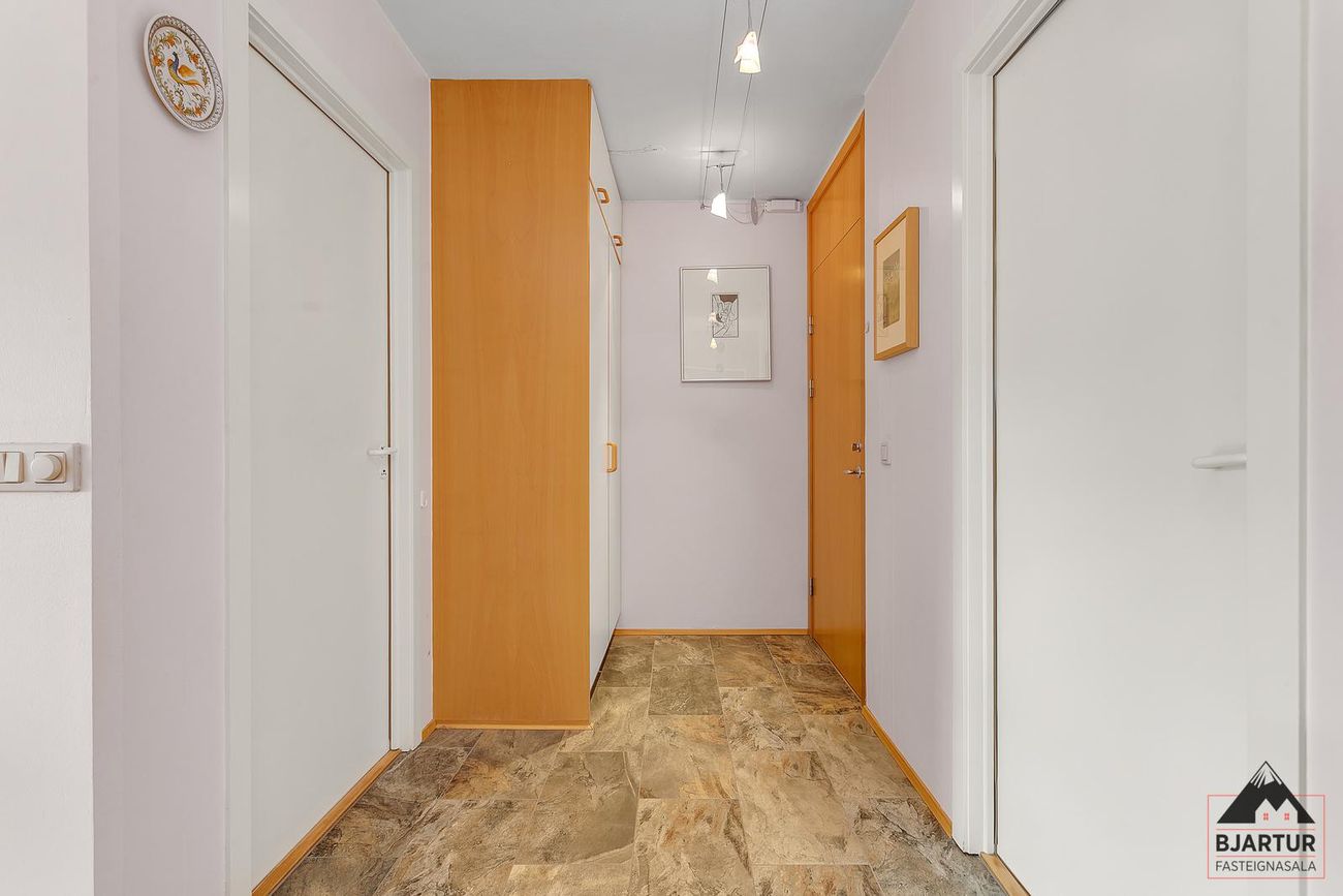 Bárugrandi 11, 107 Reykjavík