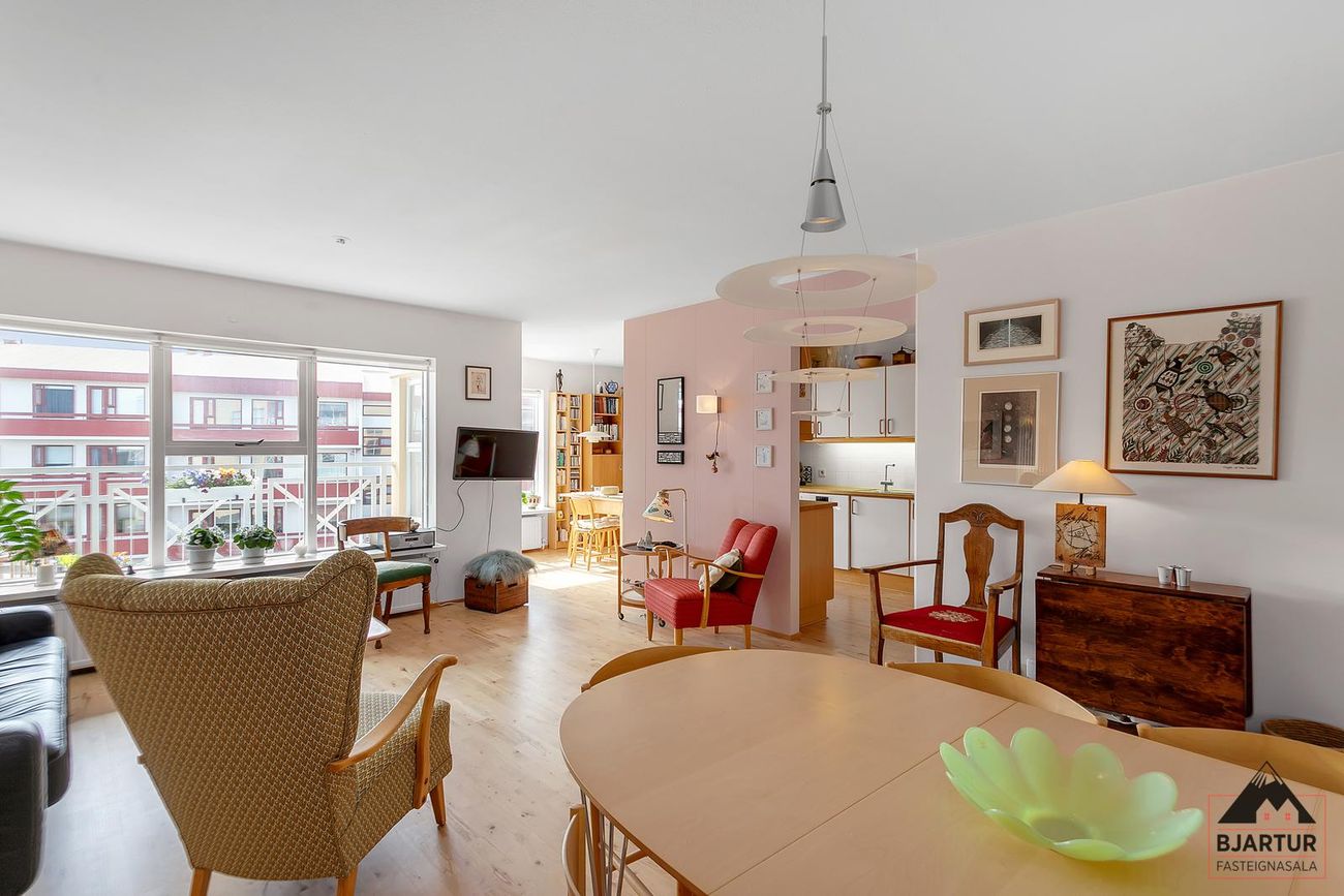 Bárugrandi 11, 107 Reykjavík