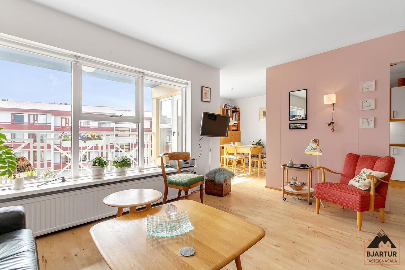 Bárugrandi 11, 107 Reykjavík